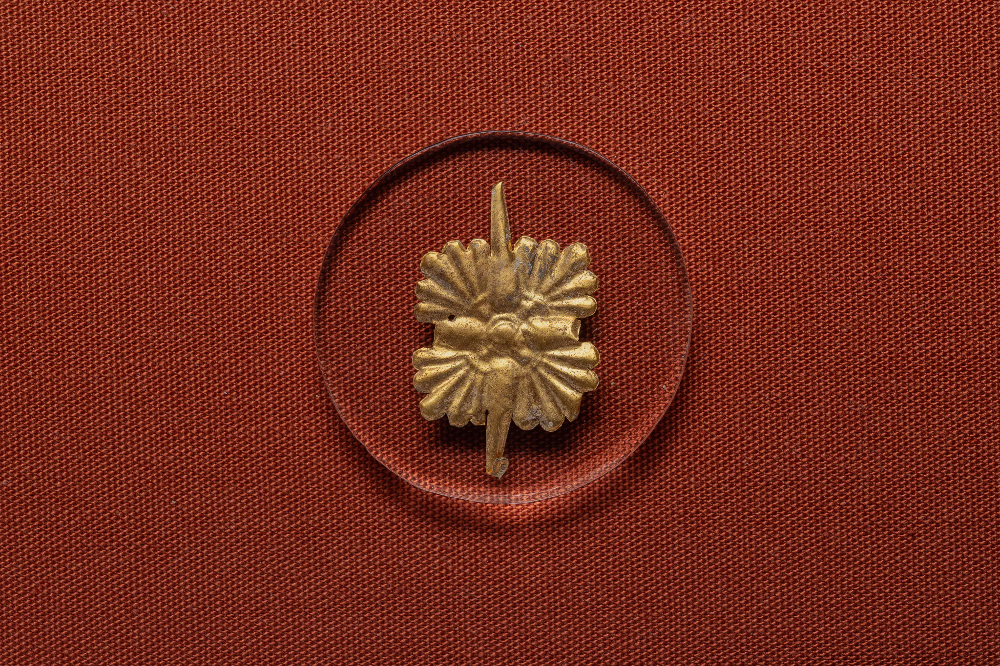 ΑΙΑ.Δ01.16 Έλασμα με φυτική διακόσμηση, α.κ. 12882