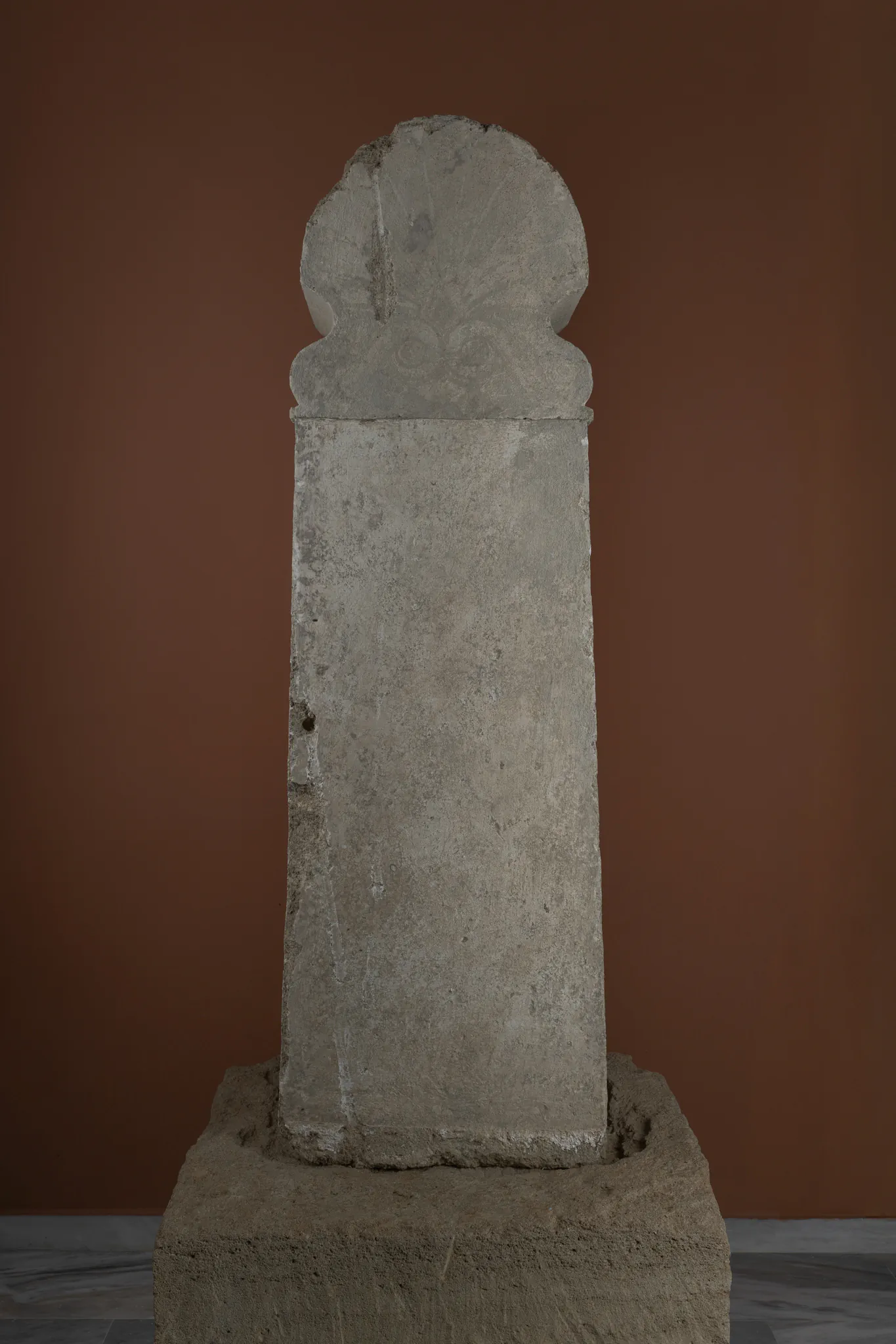 ΑΙΑ.Ε00.ΒΘ01 Επιτύμβια ανθεμωτή στήλη, α.κ. 10553