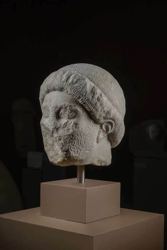 ΑΙΑ.Ε00.ΒΘ04 Κεφαλή γενειοφόρου άνδρα, α.κ. 10545